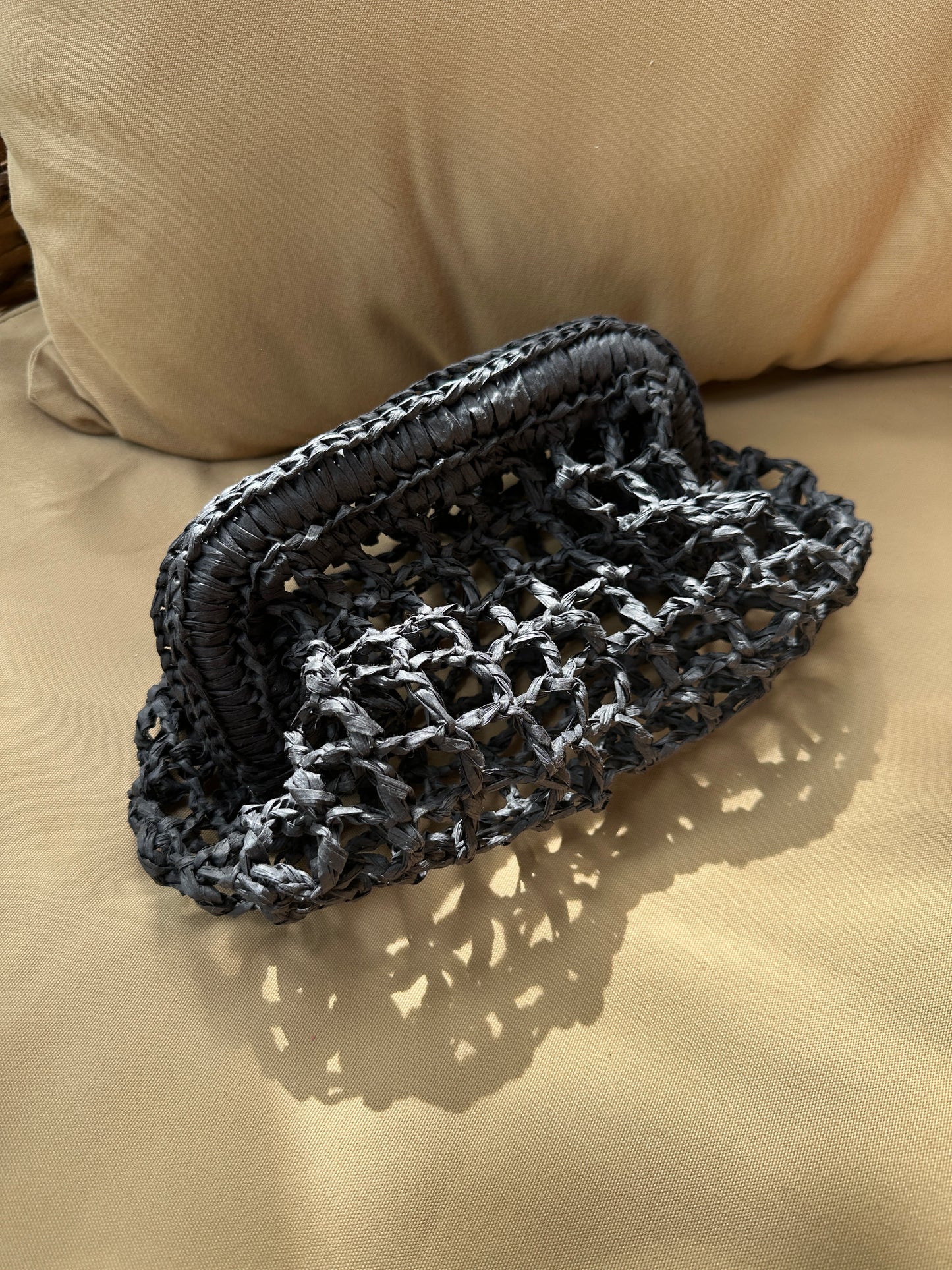 Clutch mesh raffia