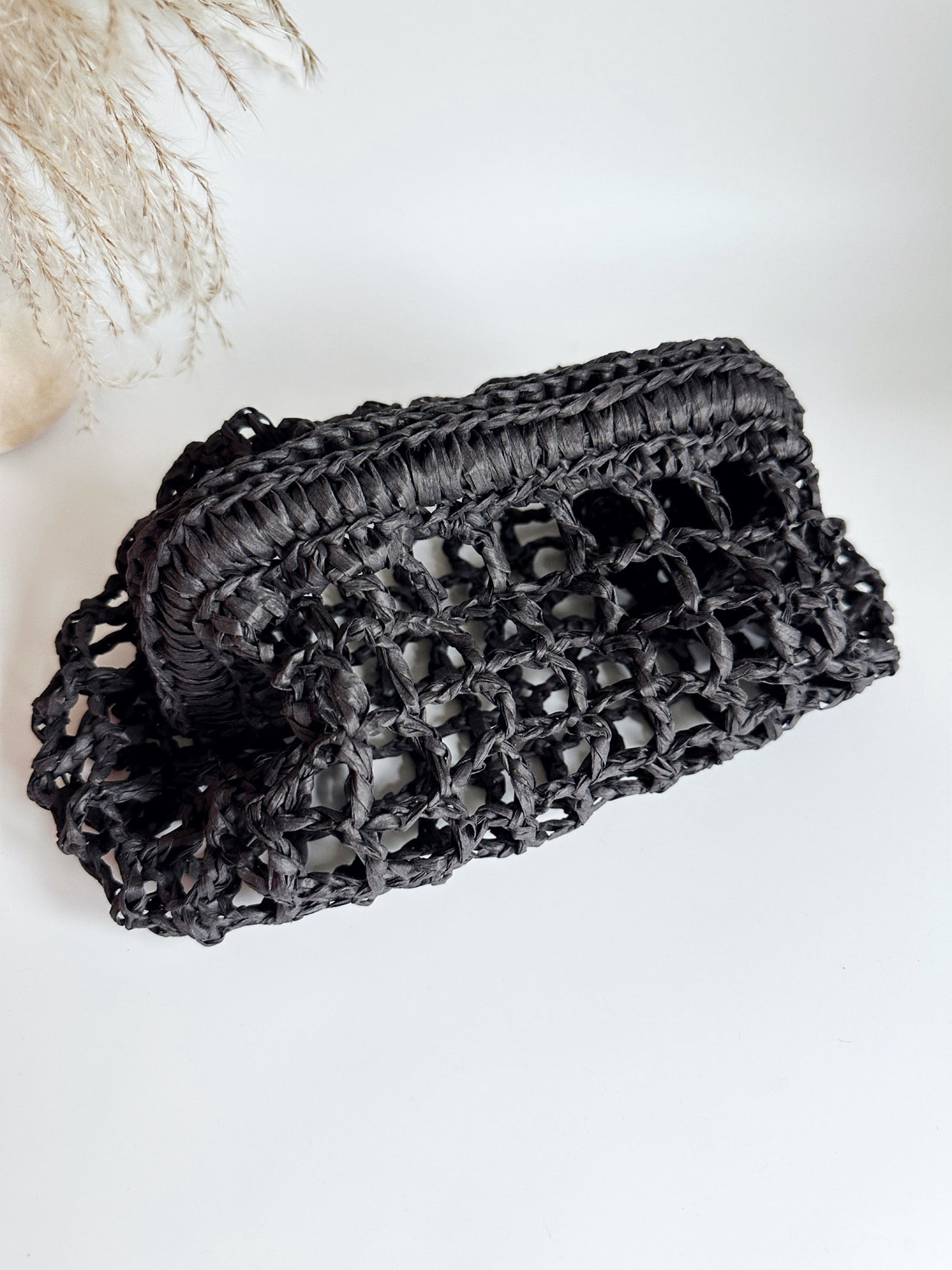 Clutch mesh raffia