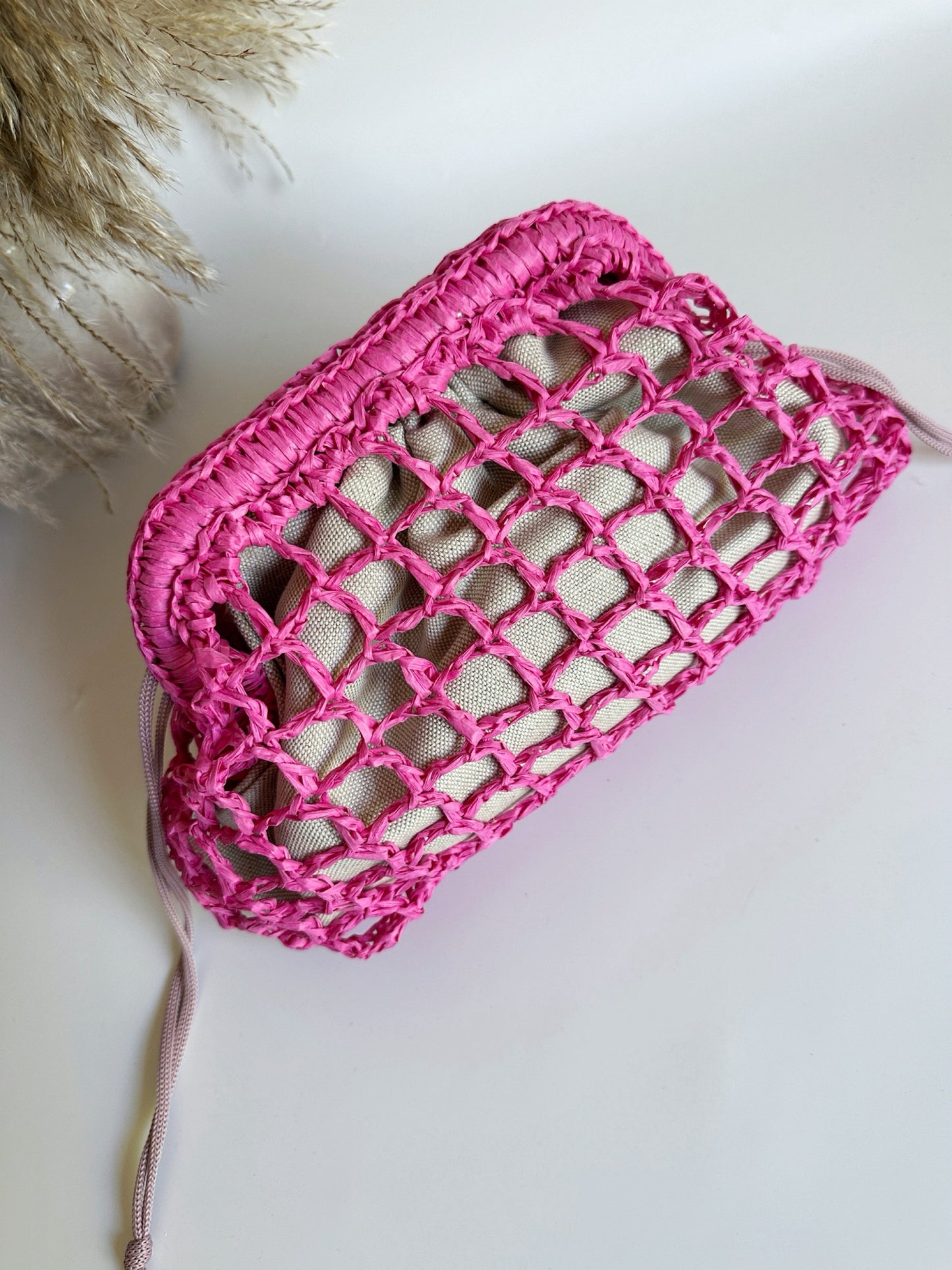 Clutch mesh raffia