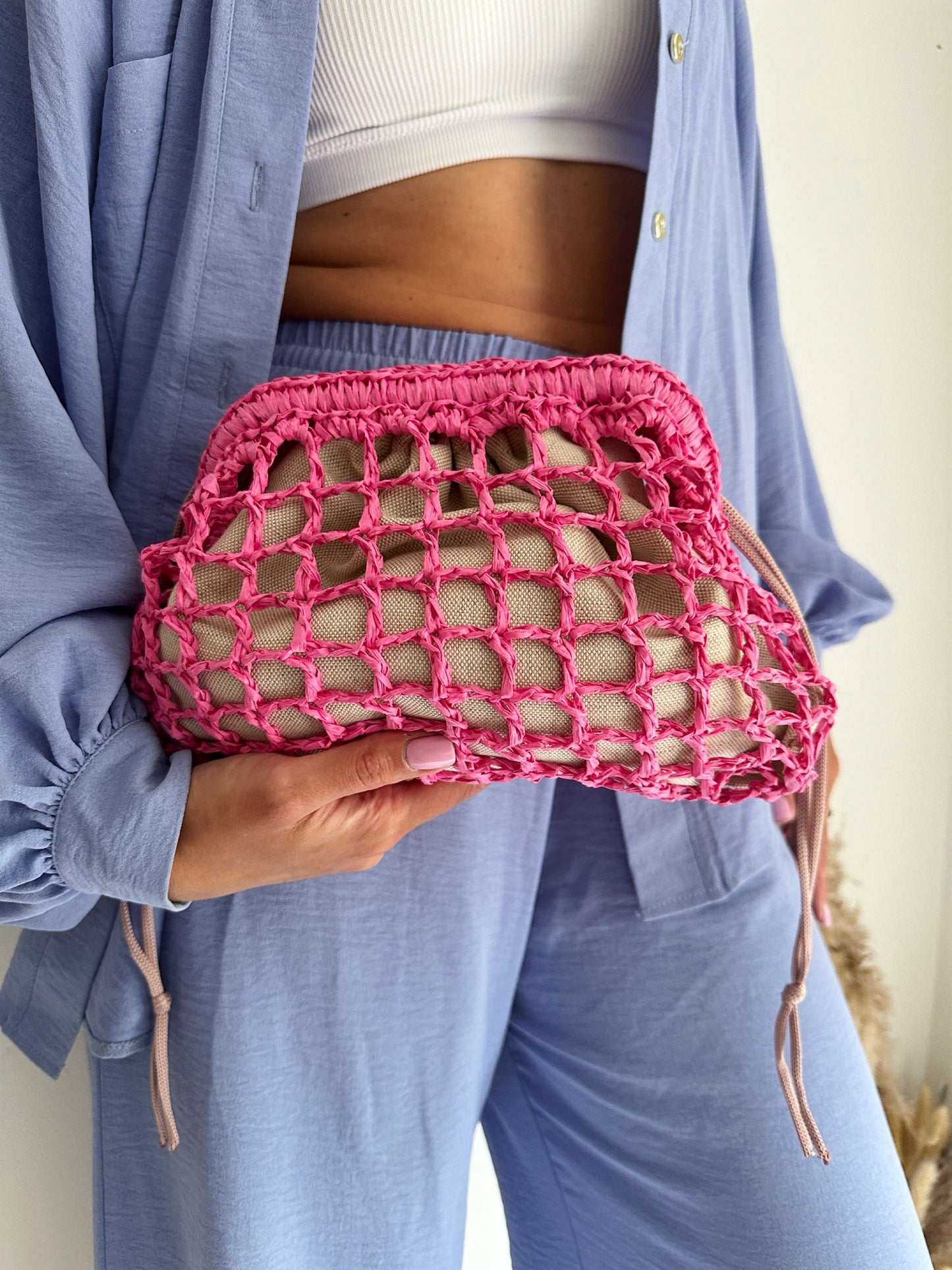 Clutch mesh raffia