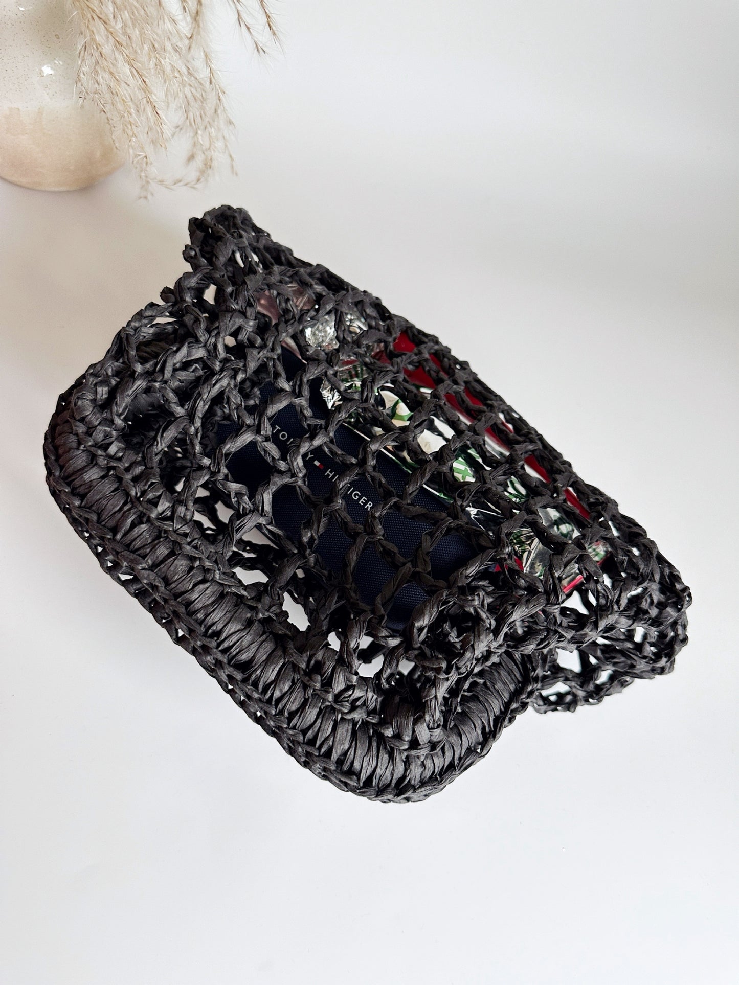 Clutch mesh raffia