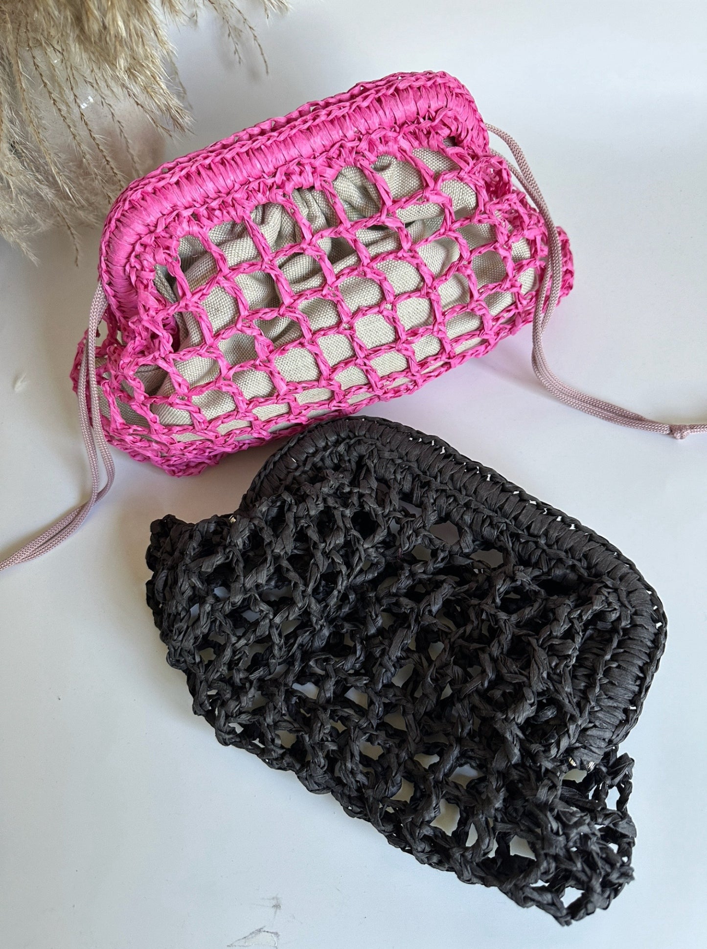 Clutch mesh raffia