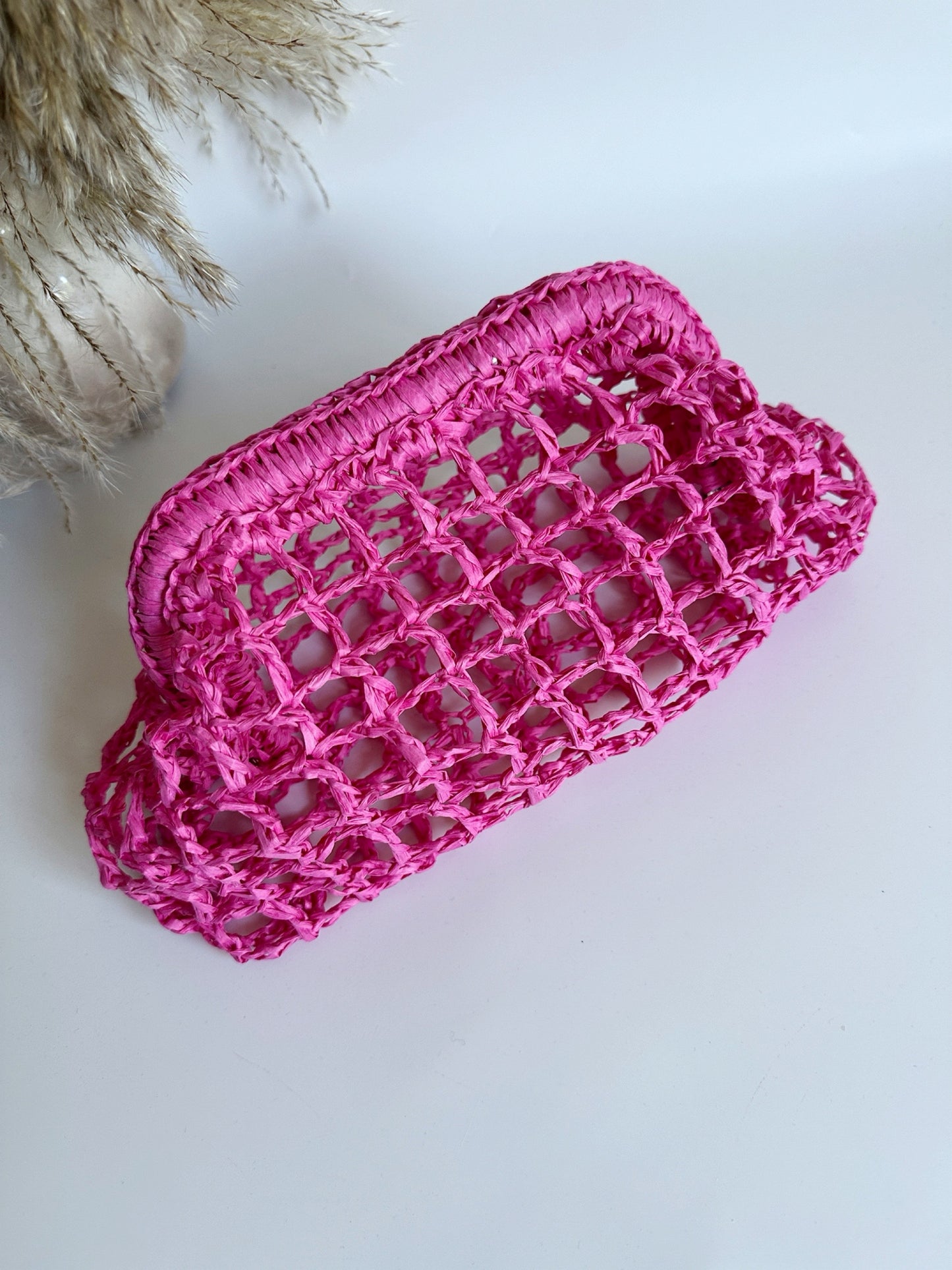 Clutch mesh raffia