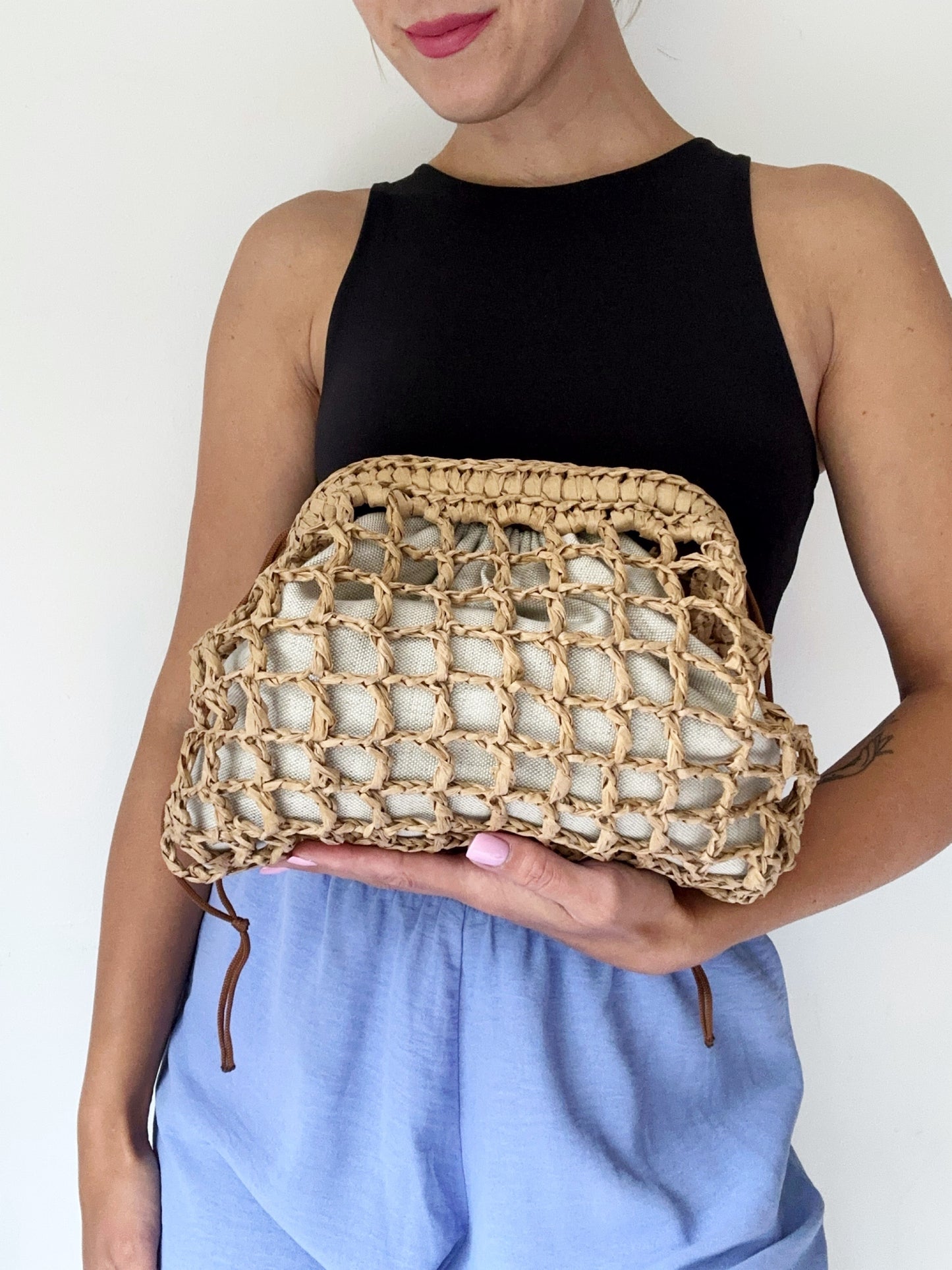 Clutch mesh raffia